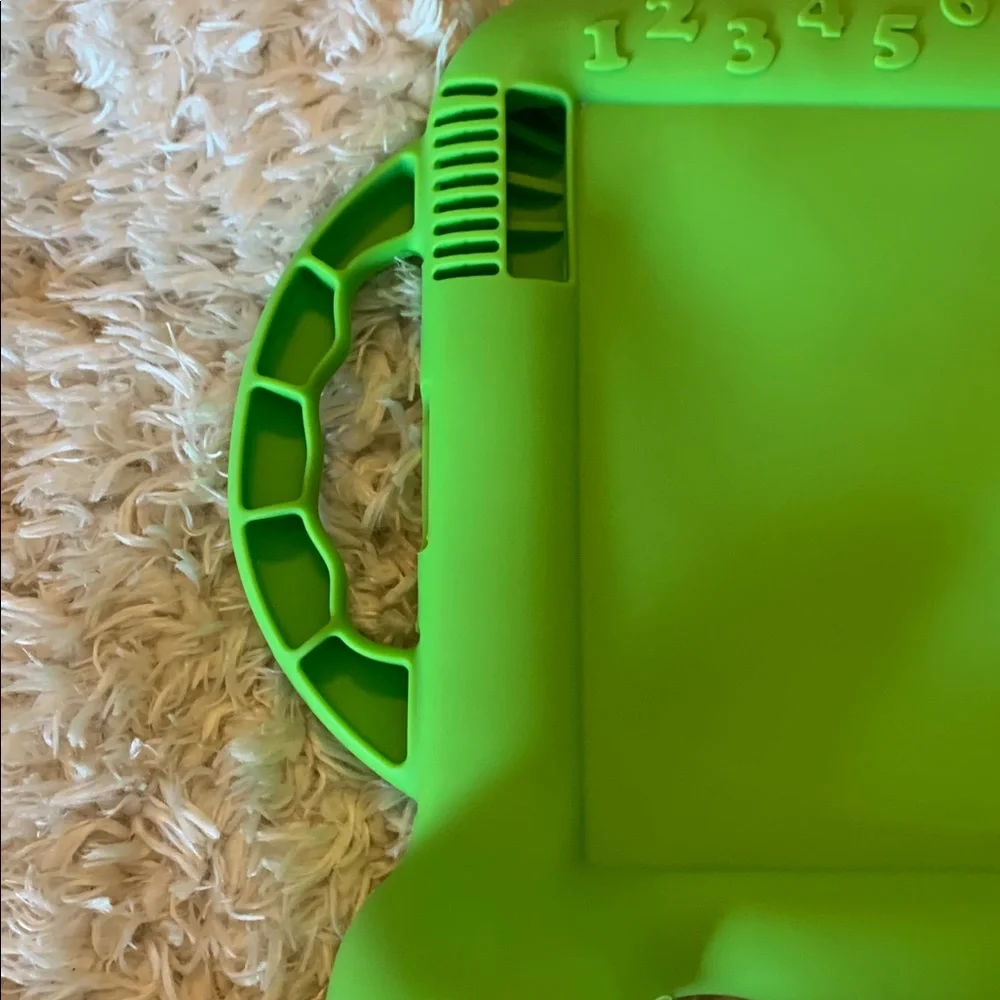 UNBRANDED fun green